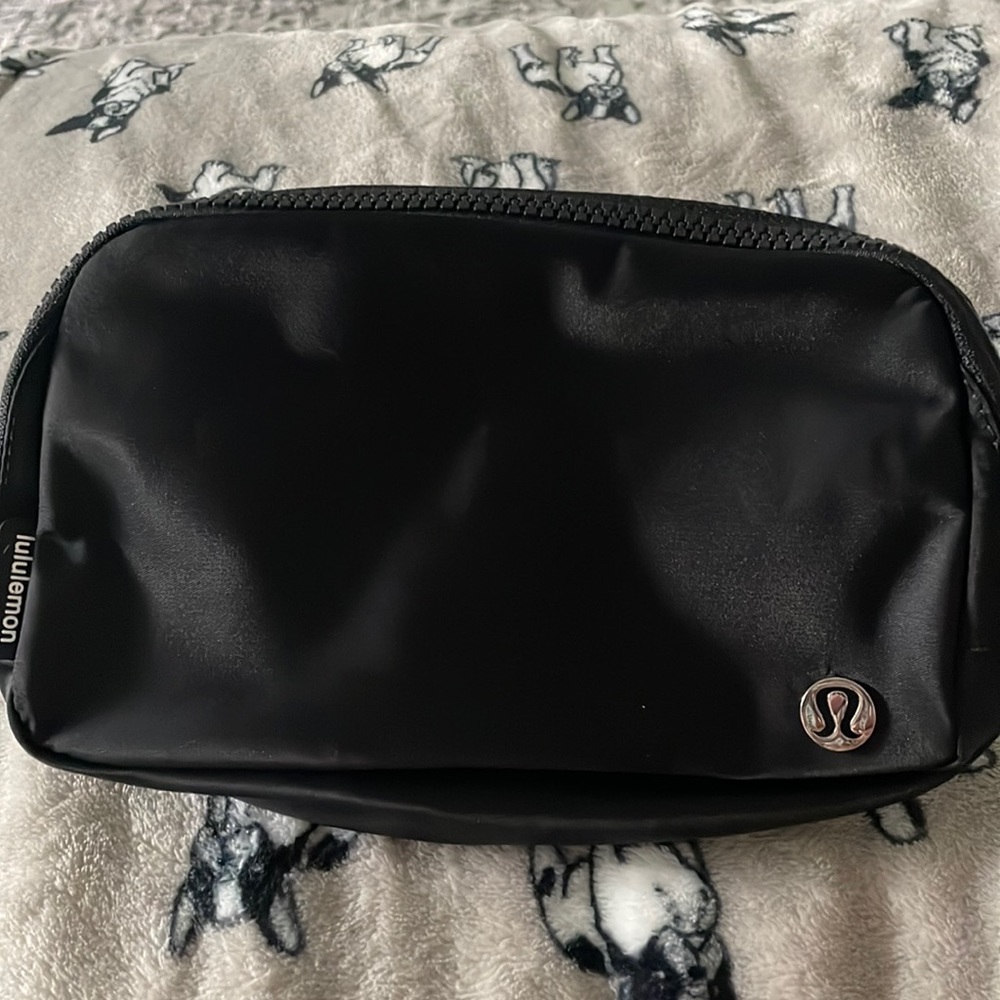 Lululemon Everything Belt Bag In Black 🥰